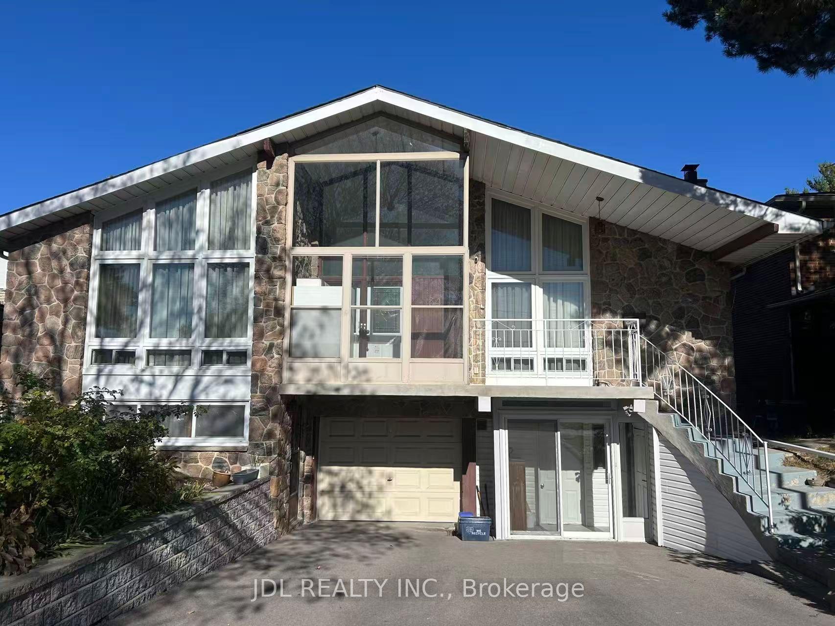 64 Charlton Blvd Boulevard Two Bedrooms lower #Two Bedrooms lower, Toronto — Detached for lease, photo 1