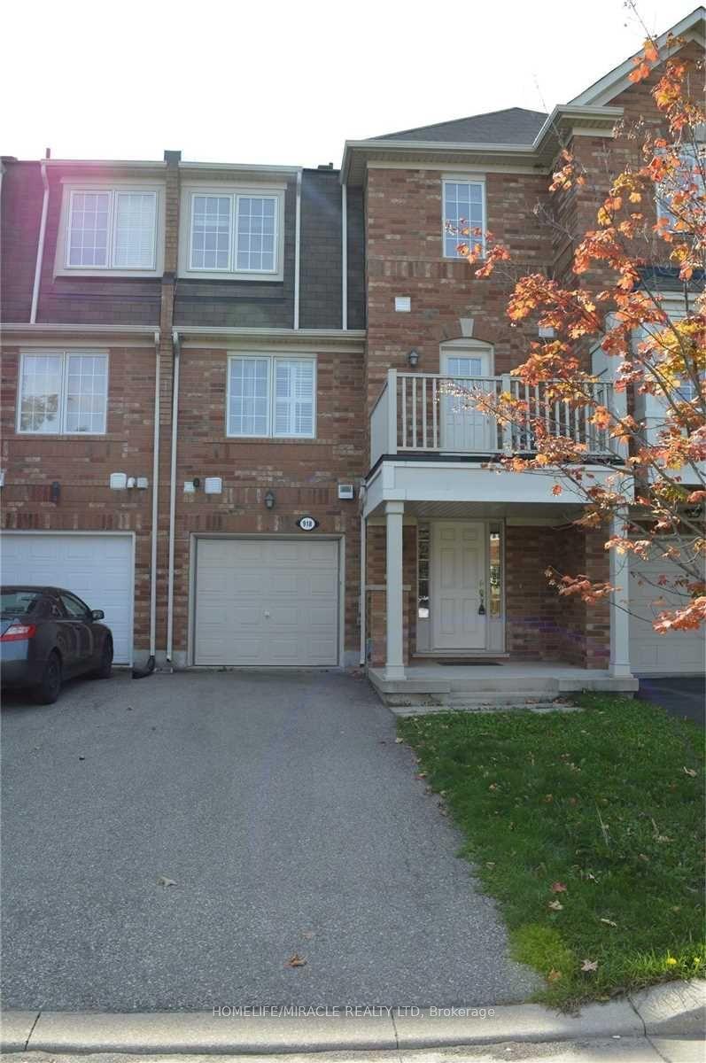 918 Burgess Gardens, Milton — Townhouse for lease, photo 1