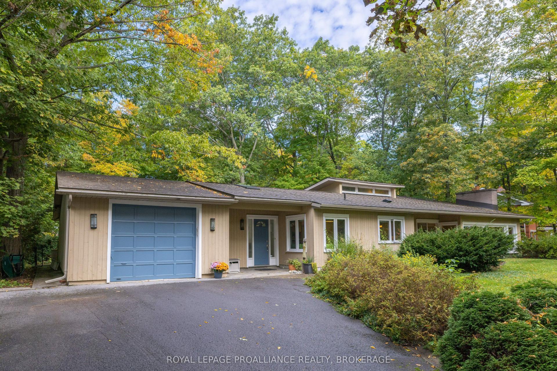 27 Riverside Drive, Kingston — Detached for sale, photo 1