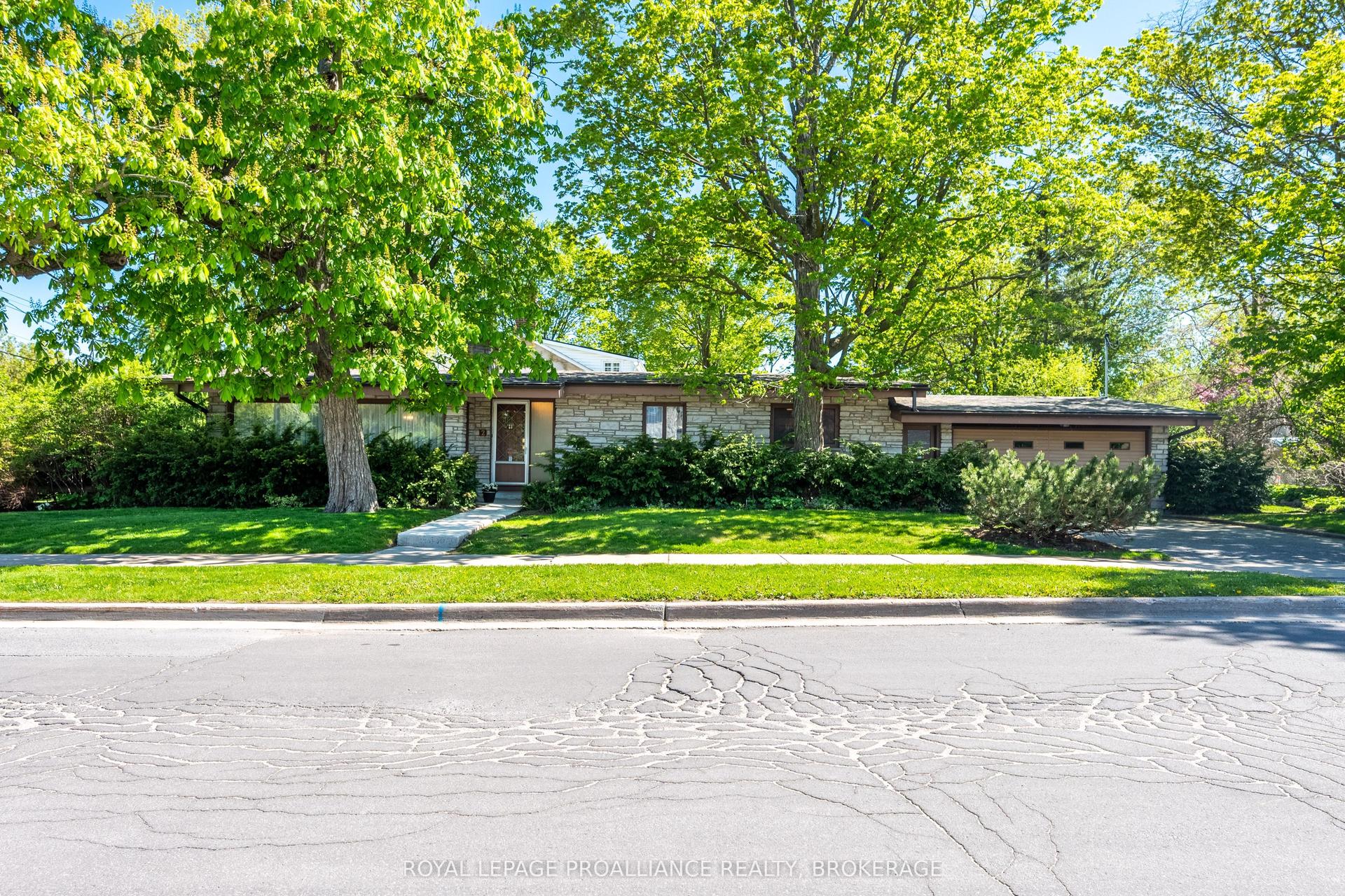 2 Churchill Street, Kingston — Detached for sale, photo 1
