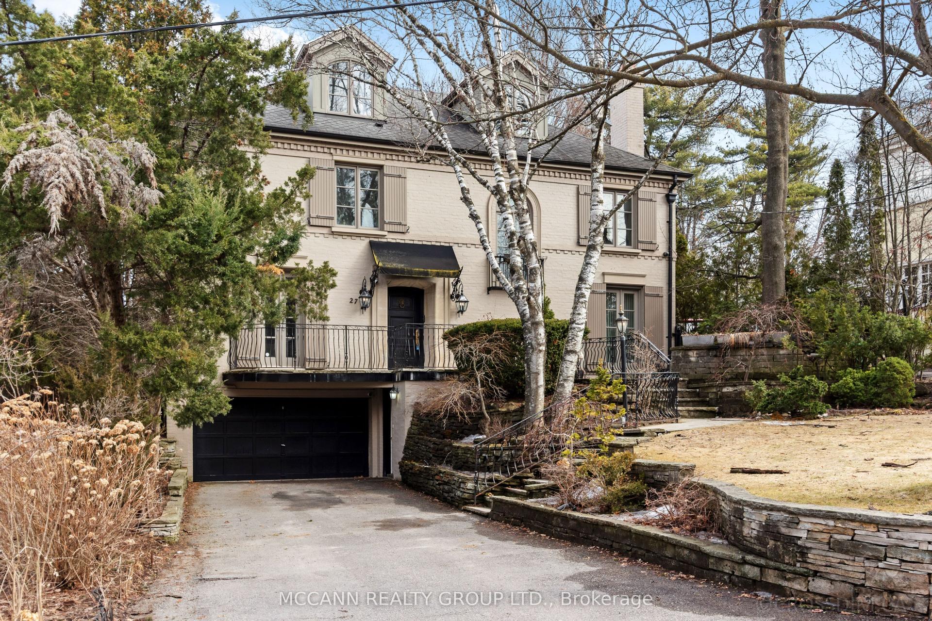 27 Strathgowan Crescent — photo 1