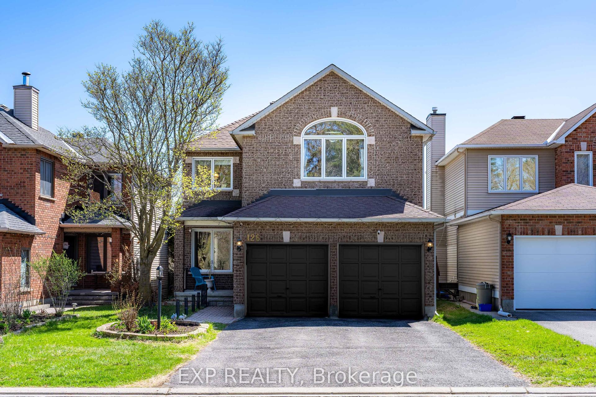 126 Grenadier Way — photo 1