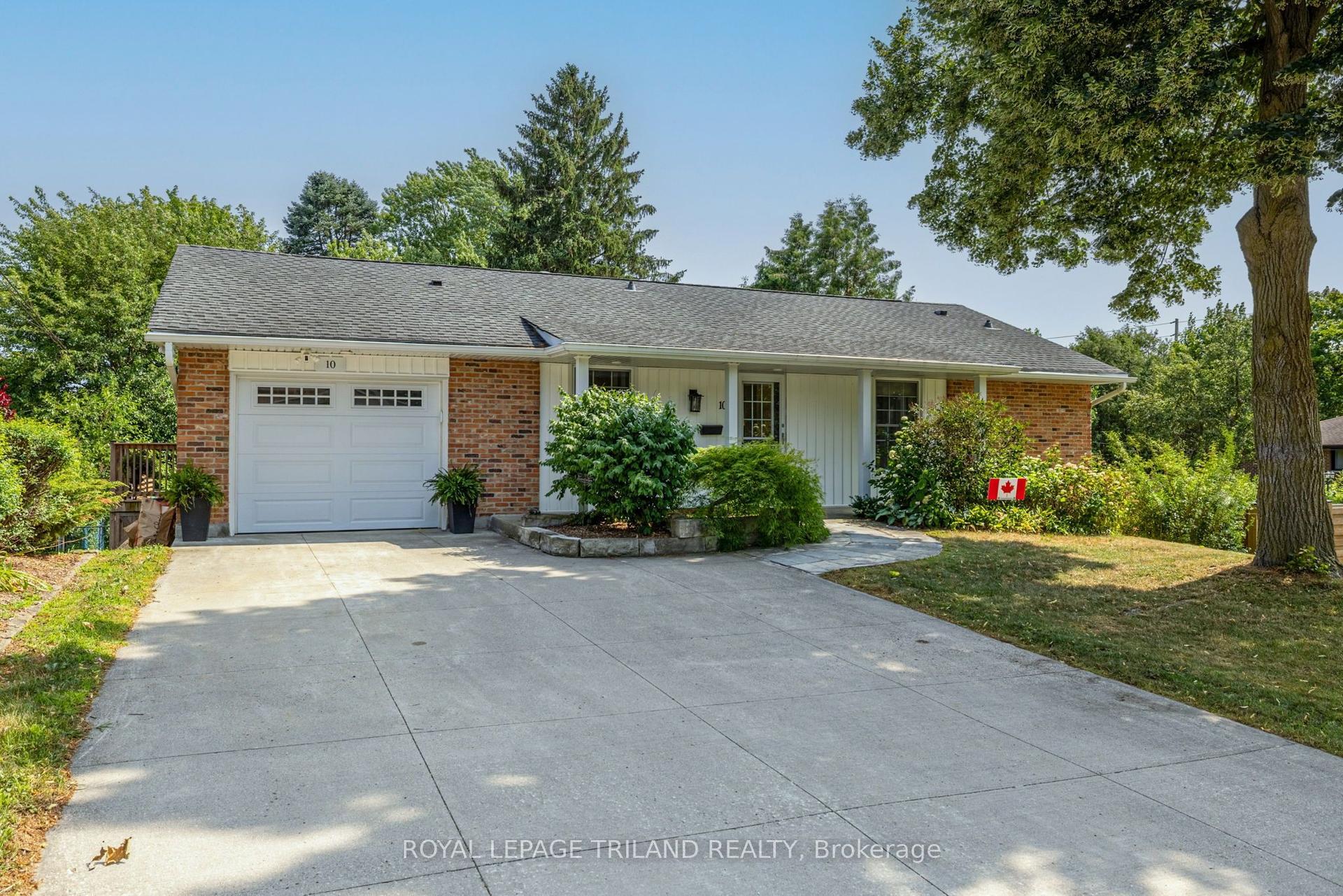 10 Plymouth Avenue, London North — Detached for sale, photo 1