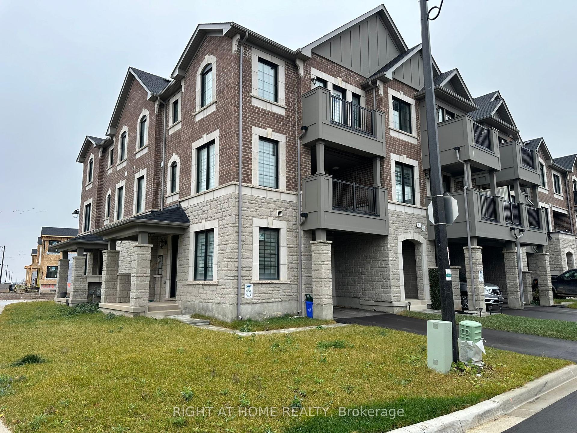 1593 Moira Crescent — photo 1