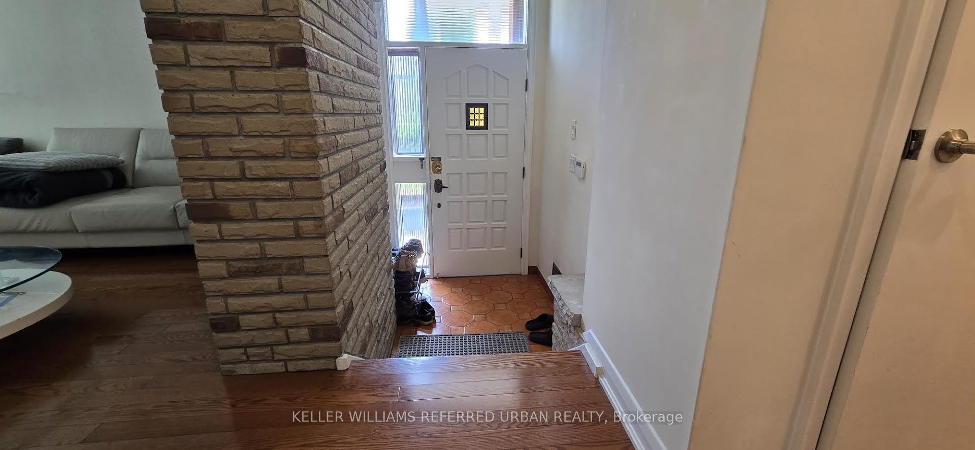 49 Halkin Crescent Main #Main, Toronto — Detached for lease, photo 1