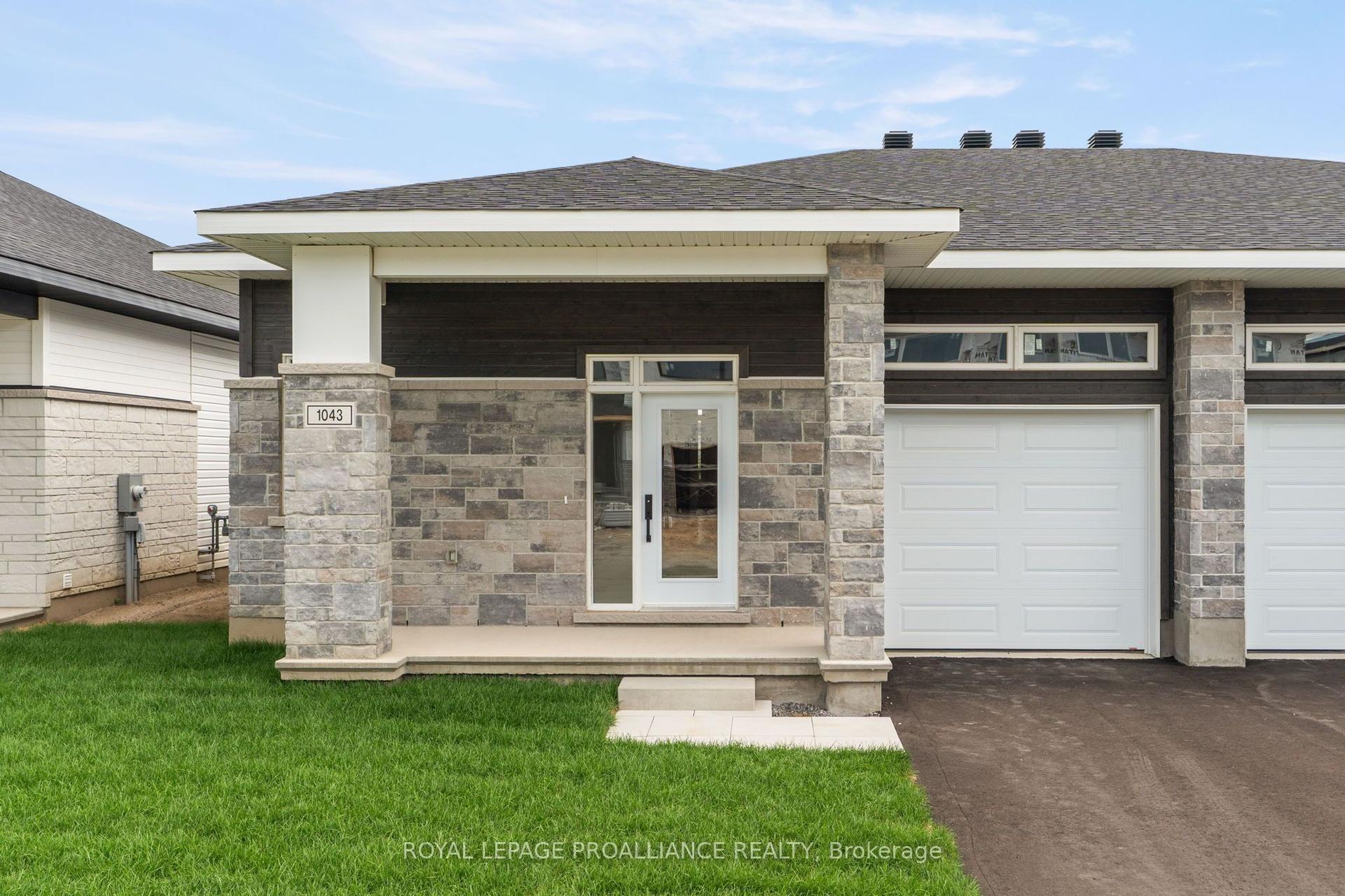 1043 Moore Street, Brockville — Townhouse for sale, photo 1