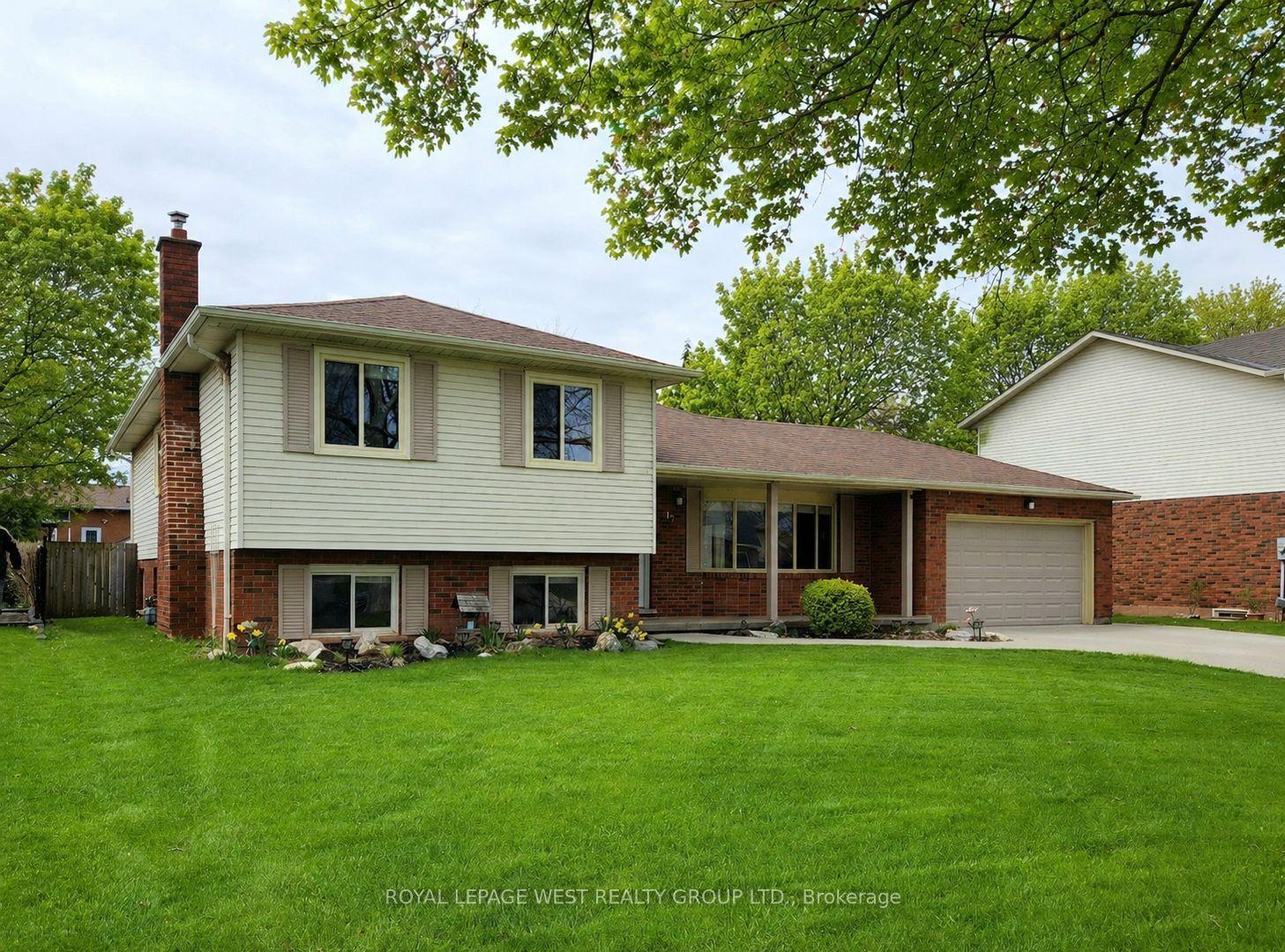12 Banburry Crescent — photo 1