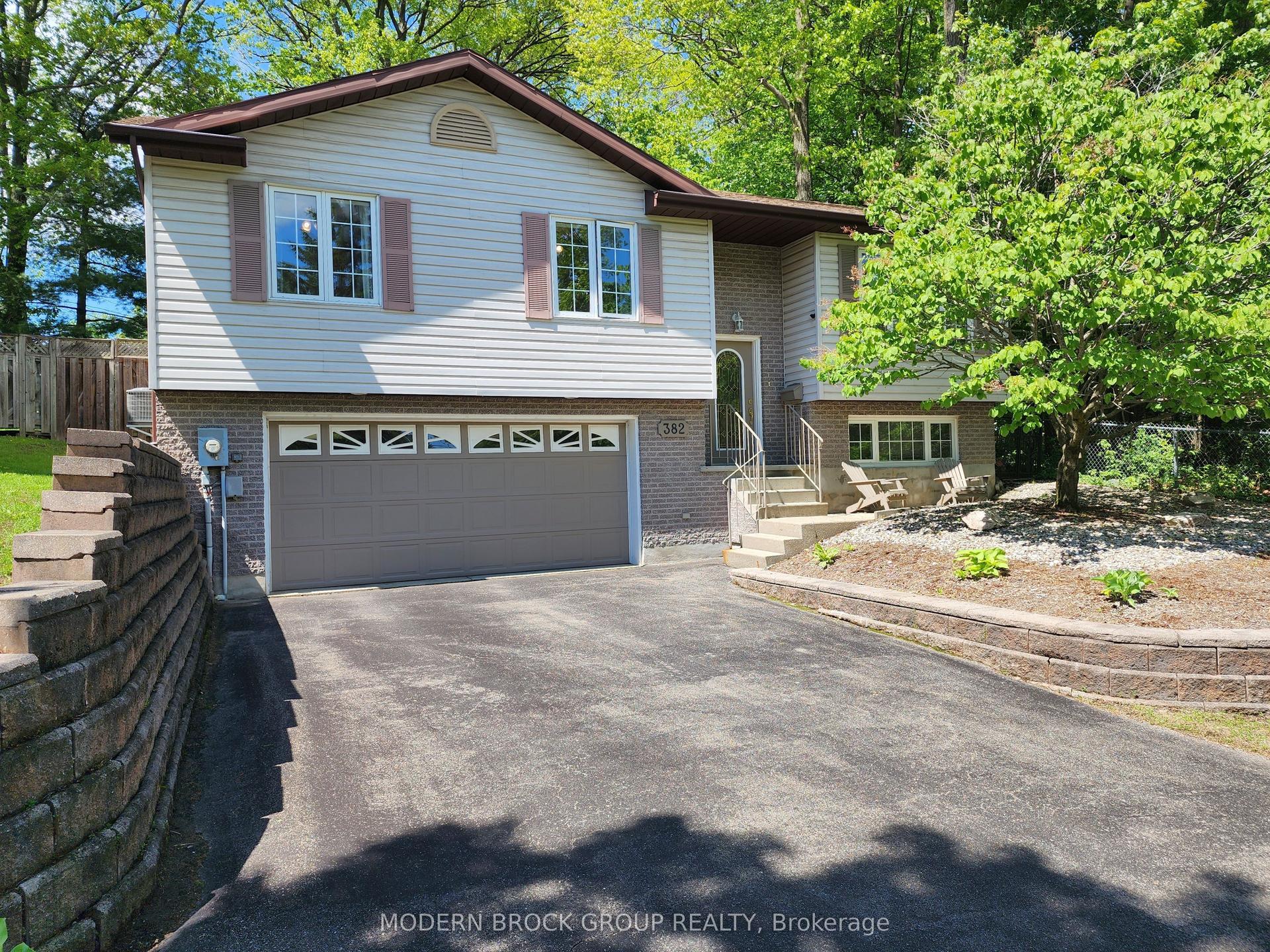 382 PEARL Street W — photo 1