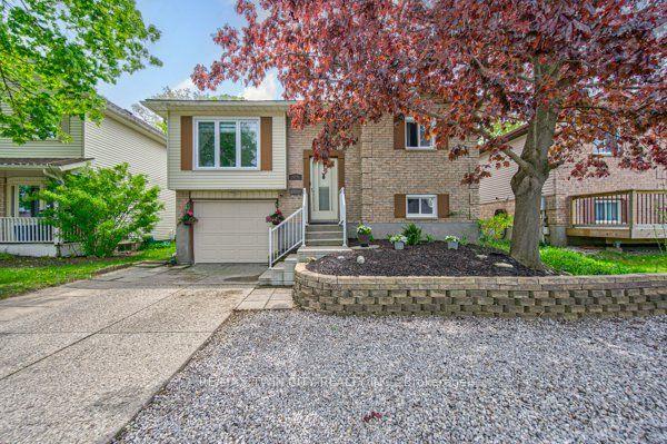 414 WOODS Lane — photo 1