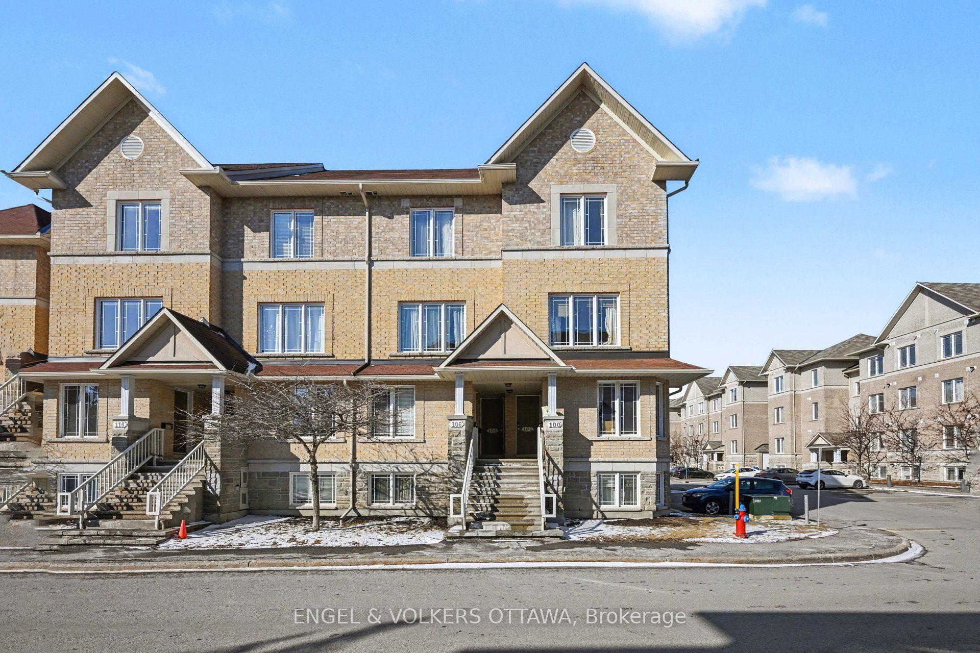 102 Paseo Private, South of Baseline to Knoxdale — Condo Town for lease, photo 1