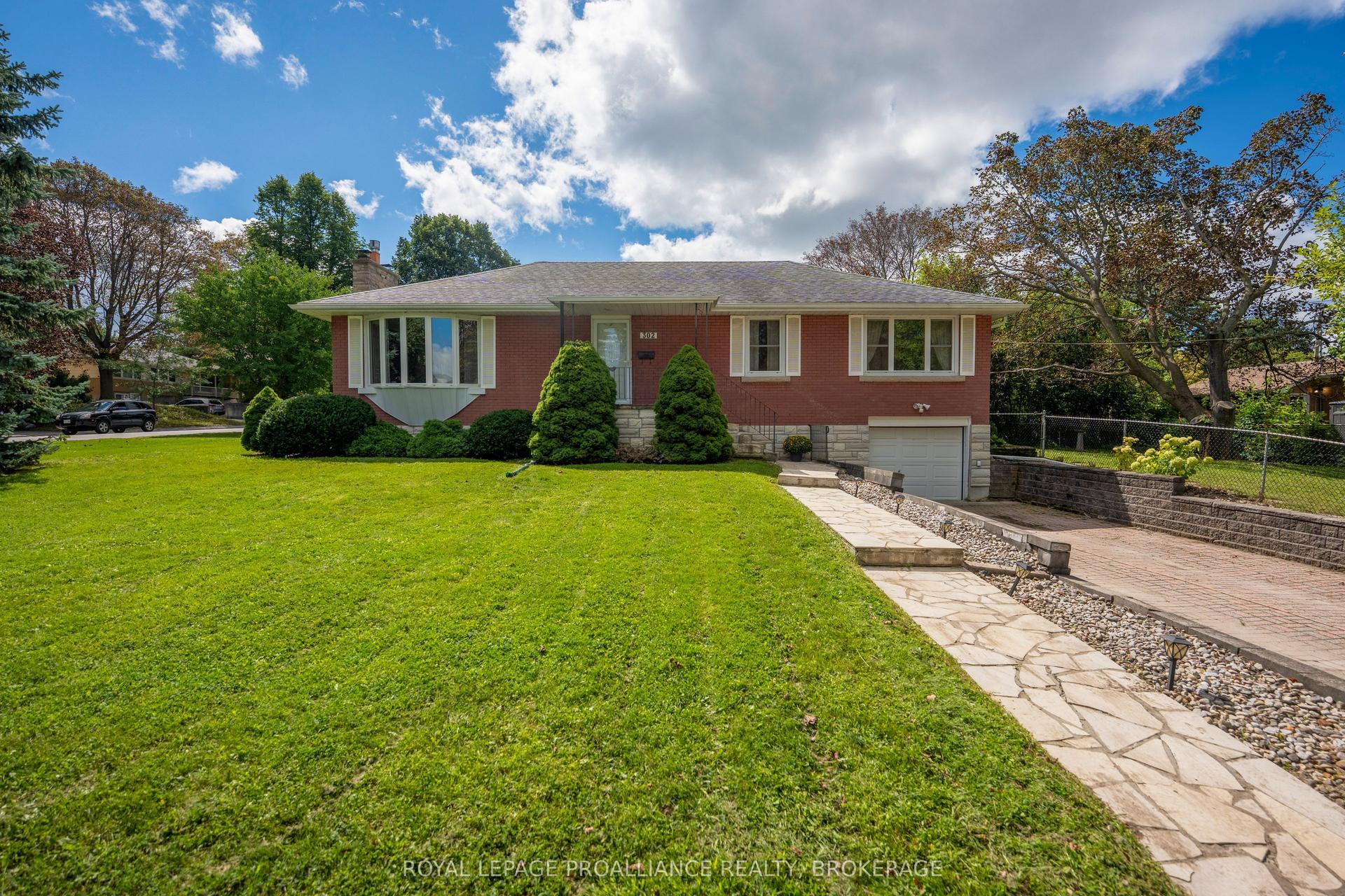 302 Arrowhead Place, Kingston — Detached for sale, photo 1
