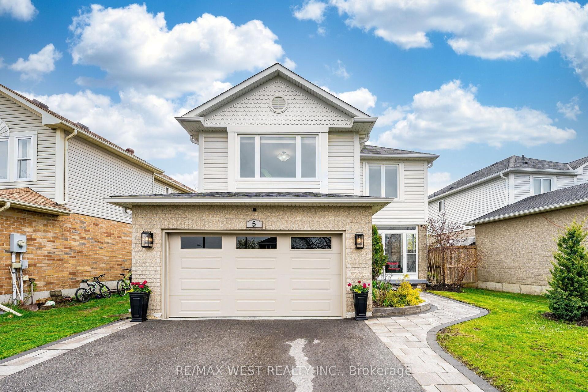 5 Moir Crescent — photo 1