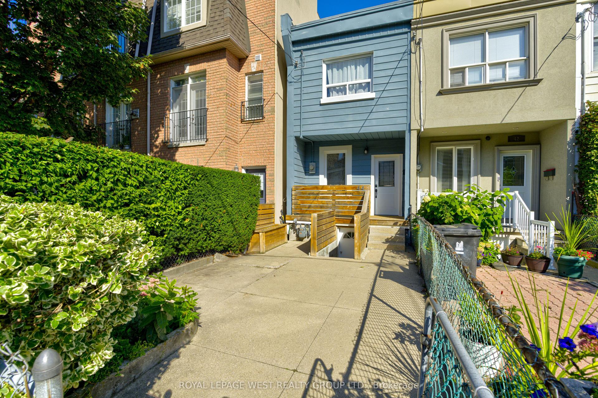44 Fisher Street, Toronto — Townhouse for sale, photo 1