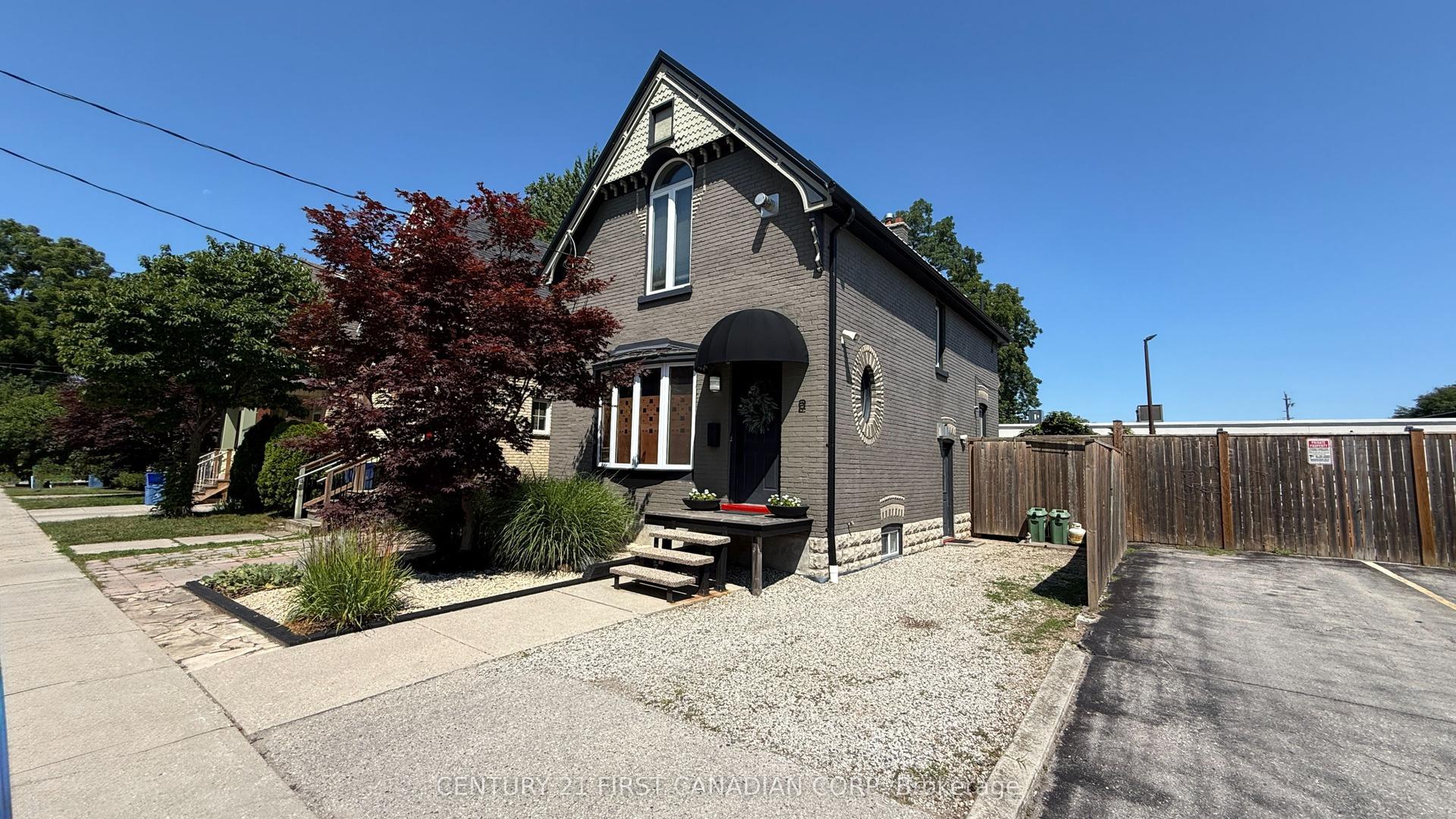 2 Erie Avenue, London South — Detached for lease, photo 1