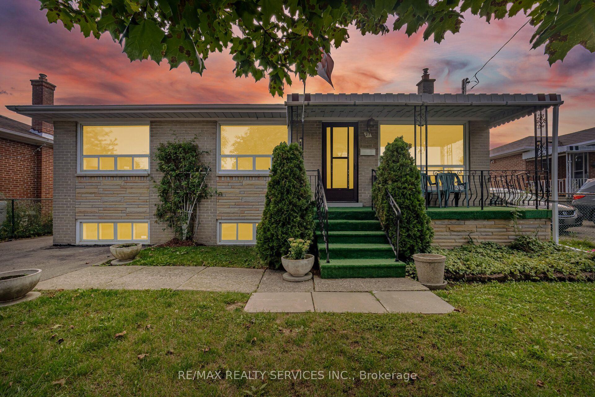 27 Edgemont Drive, Brampton — Detached for sale, photo 1