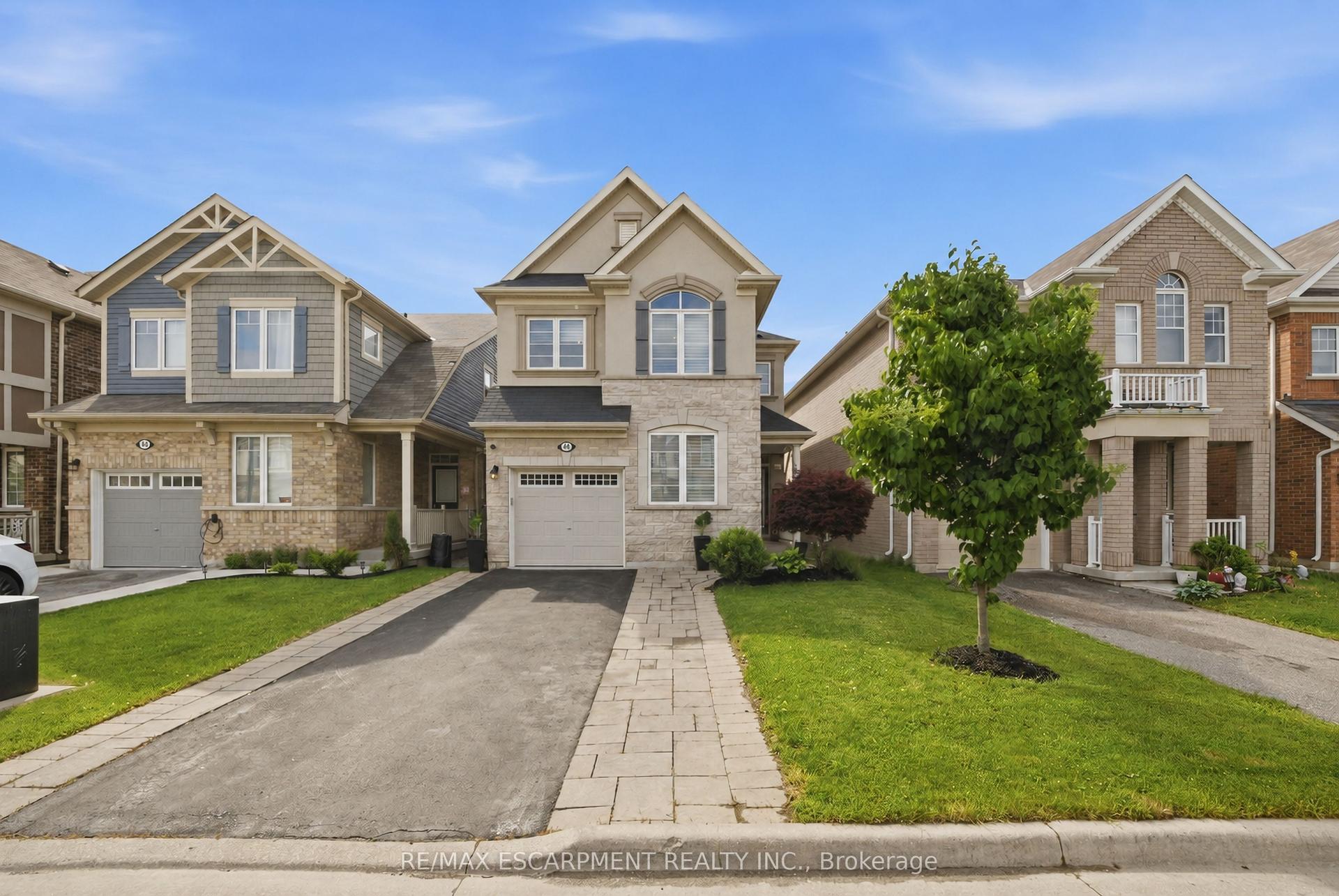 44 Stillwater Crescent — photo 1