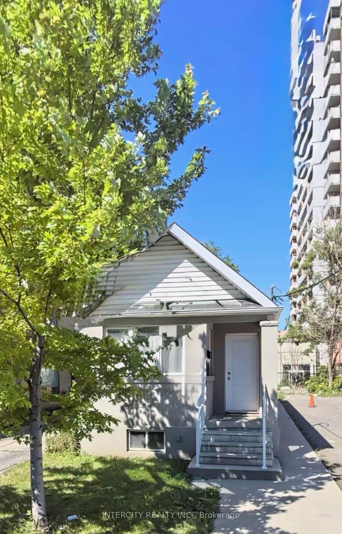 692 Northcliffe Boulevard Main #Main, Toronto — Detached for lease, photo 1
