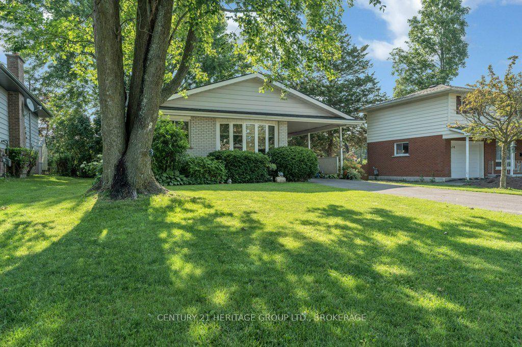 678 Carnaby Street, Kingston — Detached for sale, photo 1