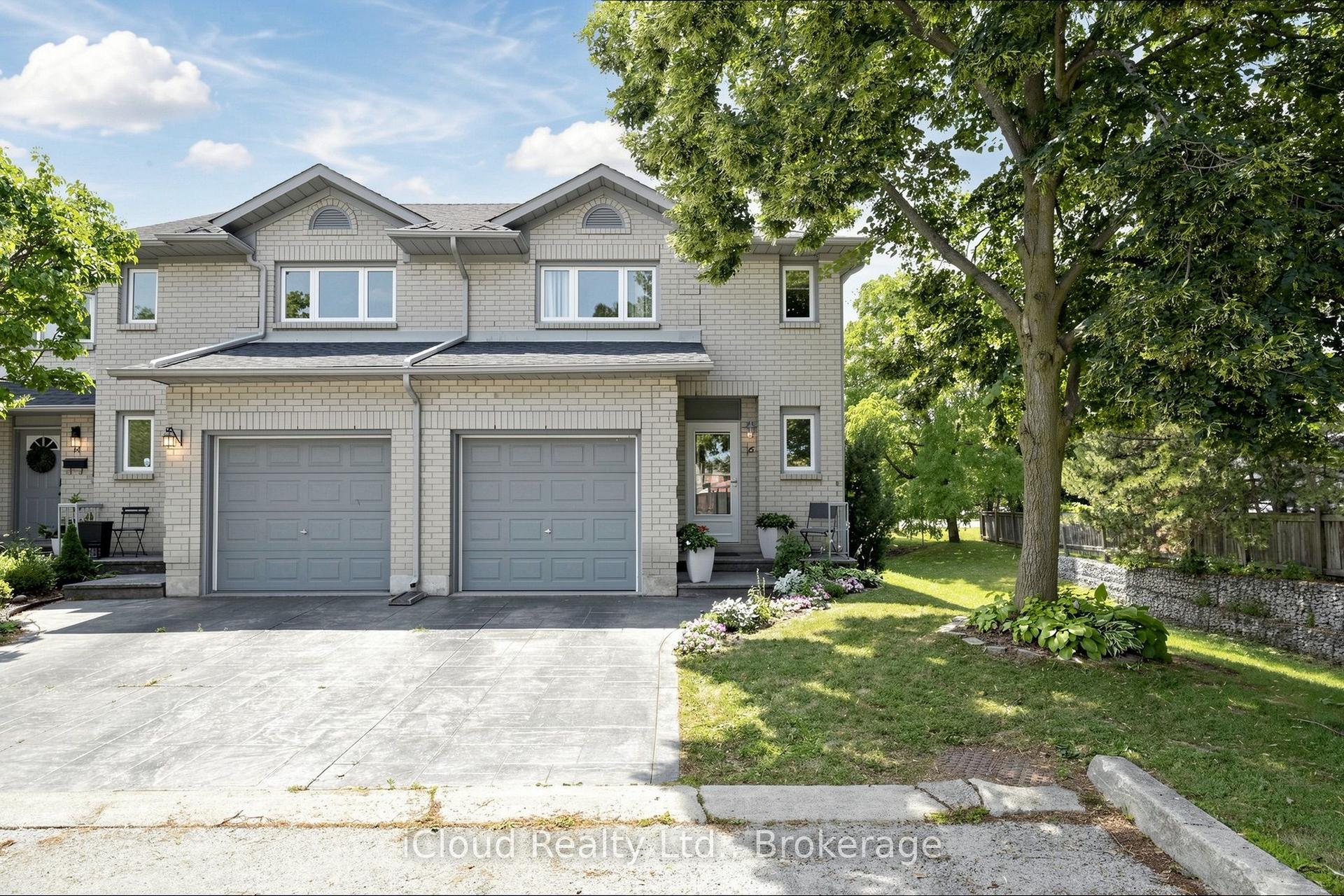 1 Royalwood Court 16 #16, Hamilton — Condo Town for sale, photo 1