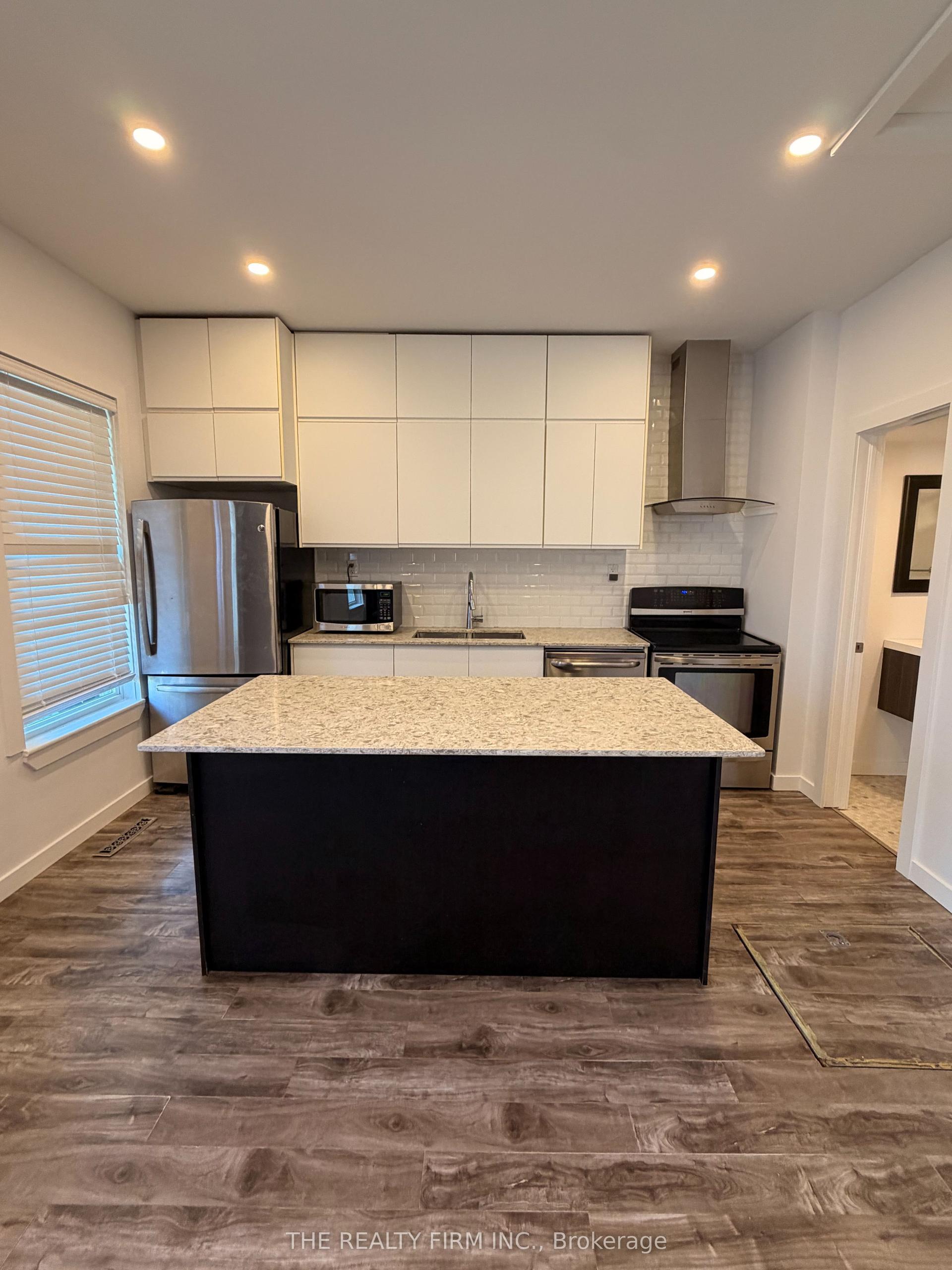 24 May Street, London East — Detached for lease, photo 1