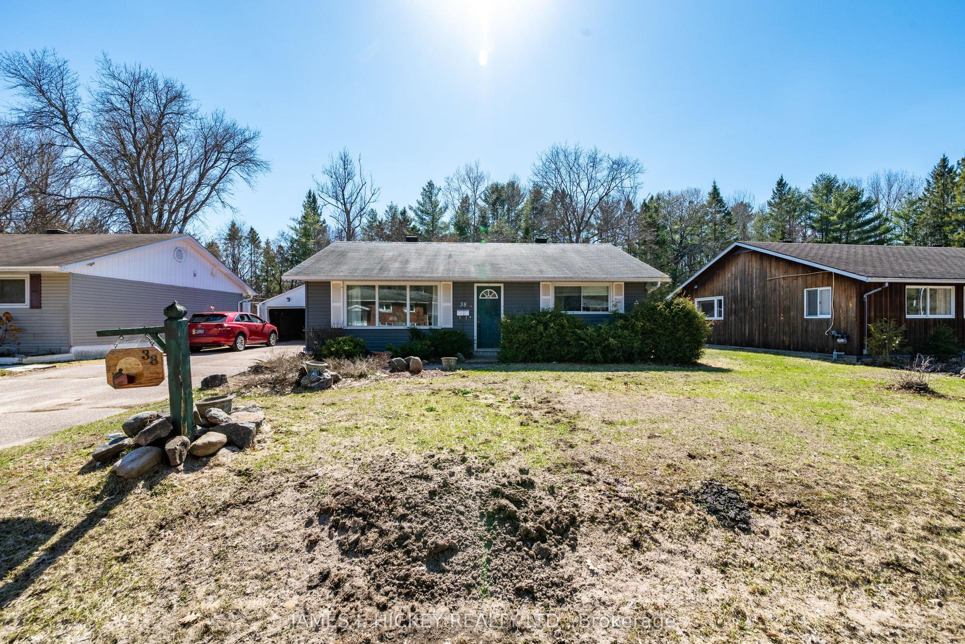 38 Beach Avenue, Deep River — Detached for sale, photo 1