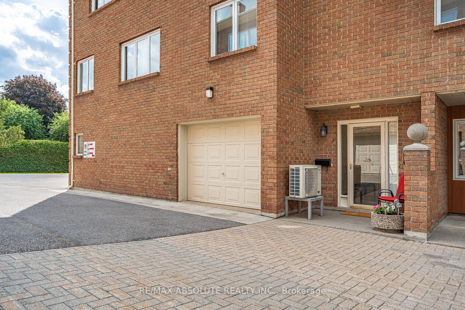 206 Stratas Court — photo 1