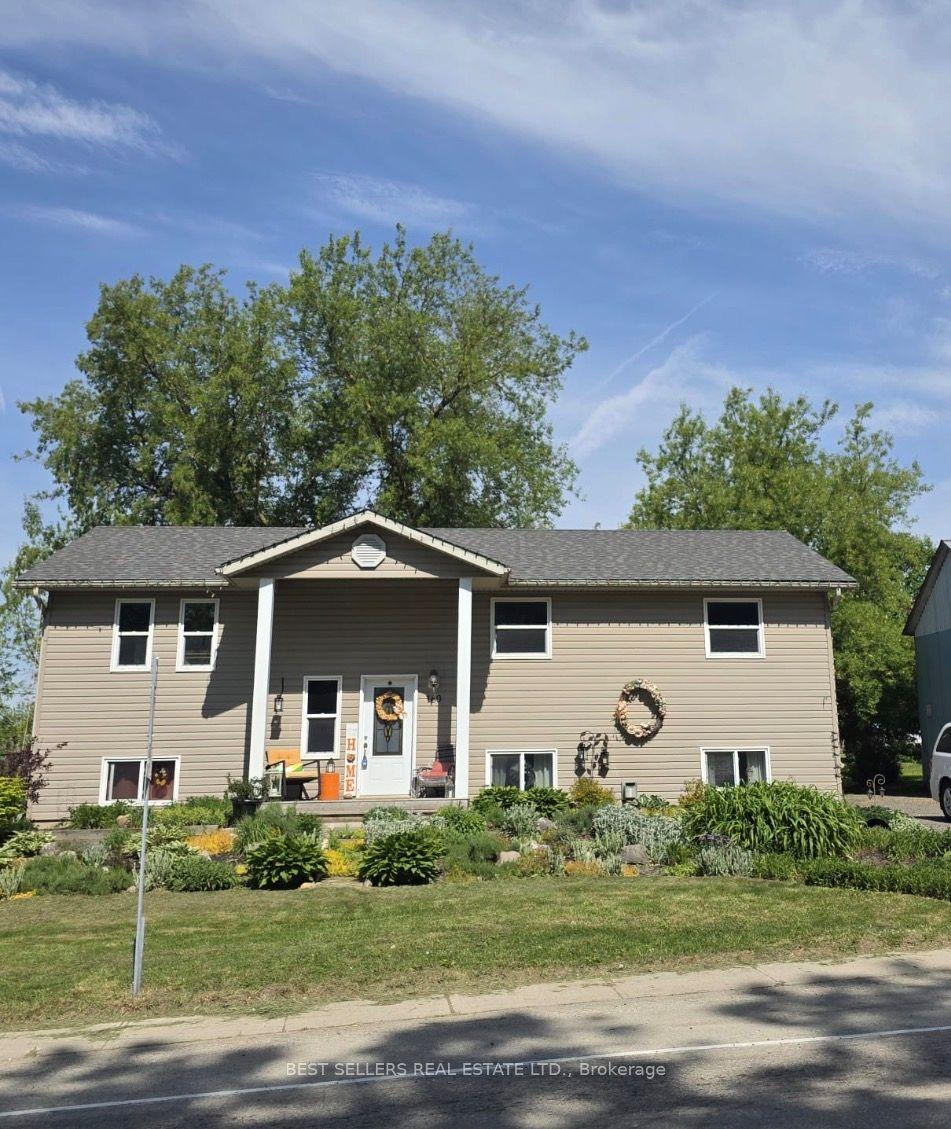 160 Elora Street W — photo 1