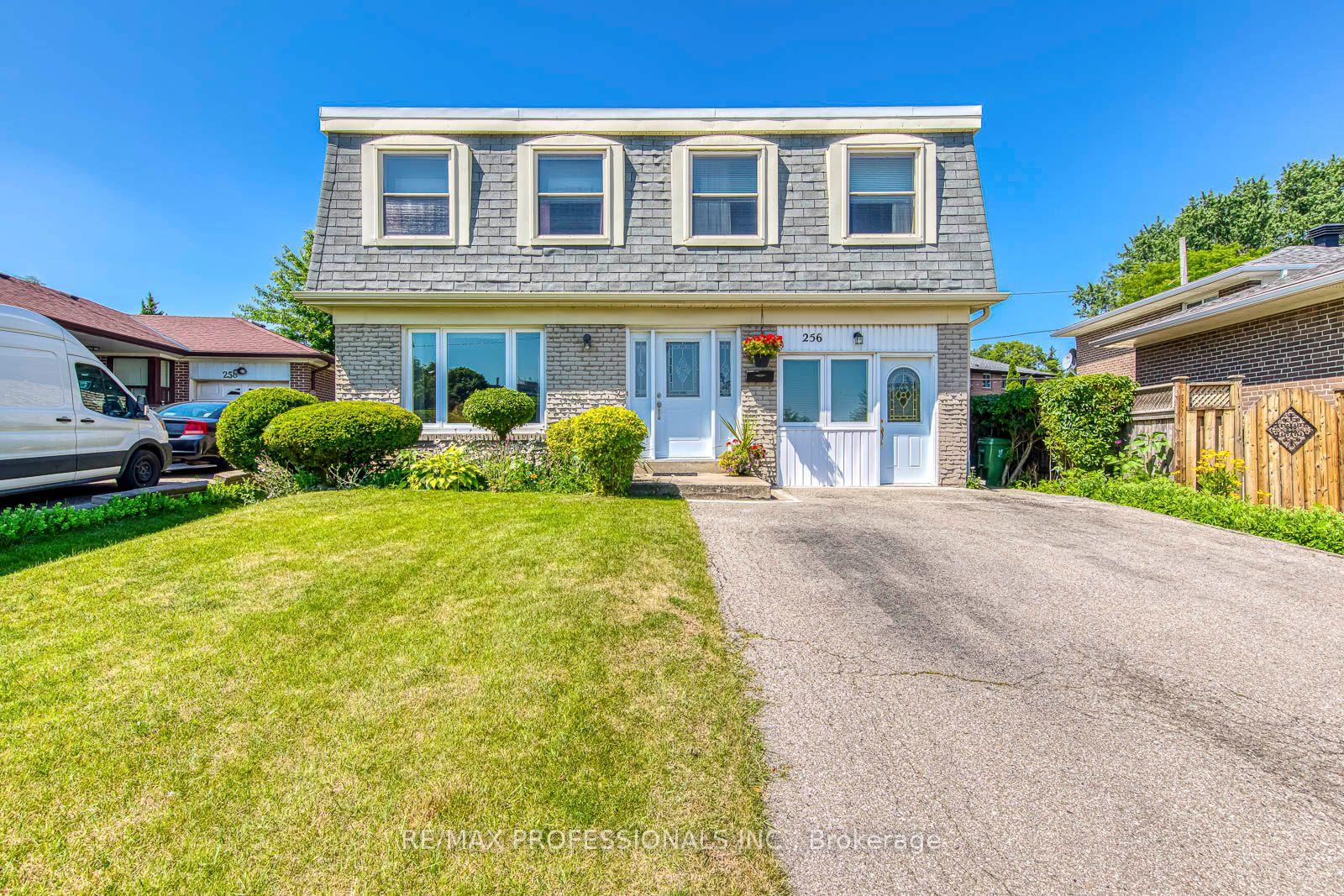 256 Wellesworth Drive, Toronto — Detached for sale, photo 1