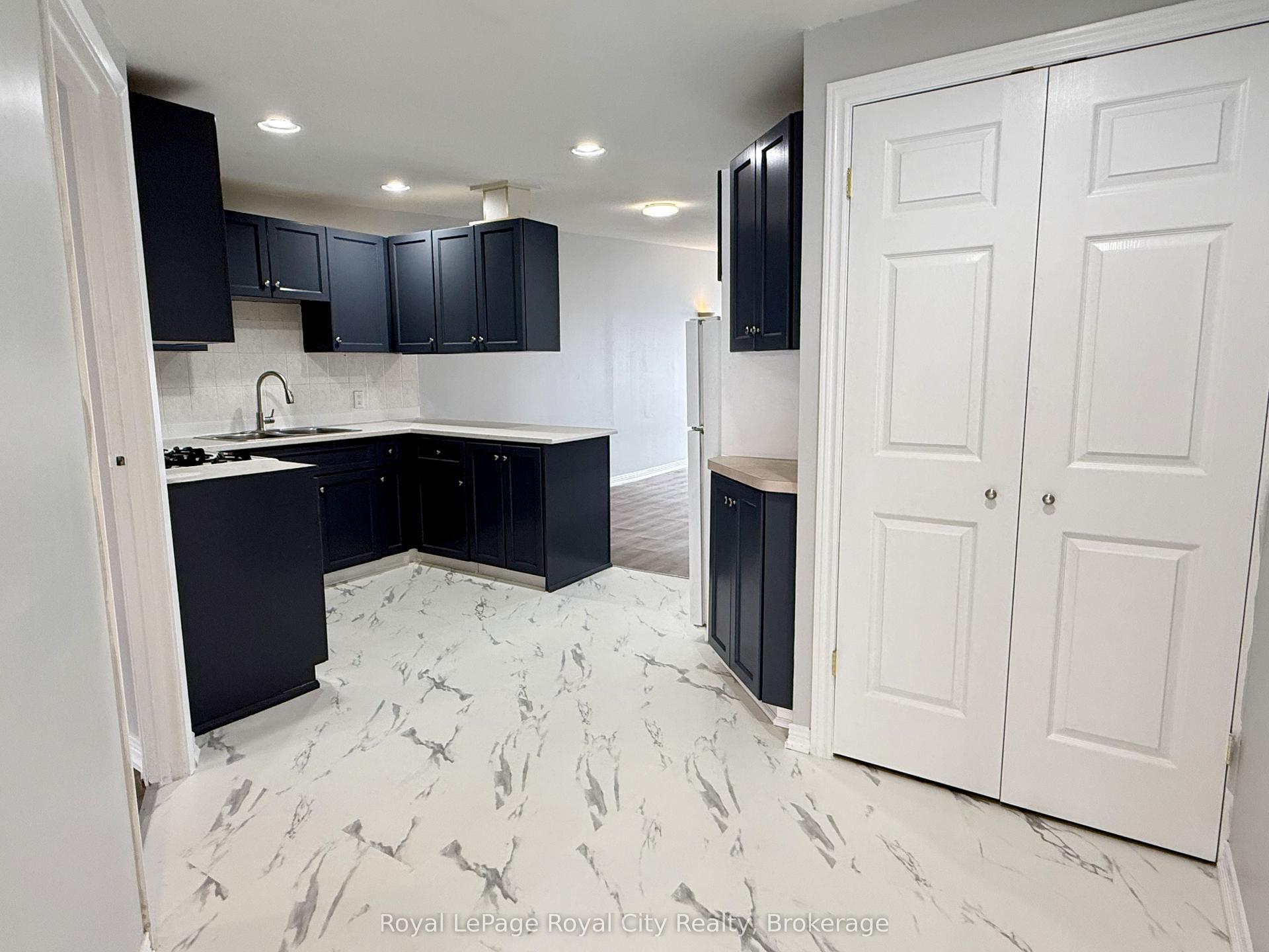 33 Wyndham Street N 2 #2, Guelph — Multiplex for lease, photo 1