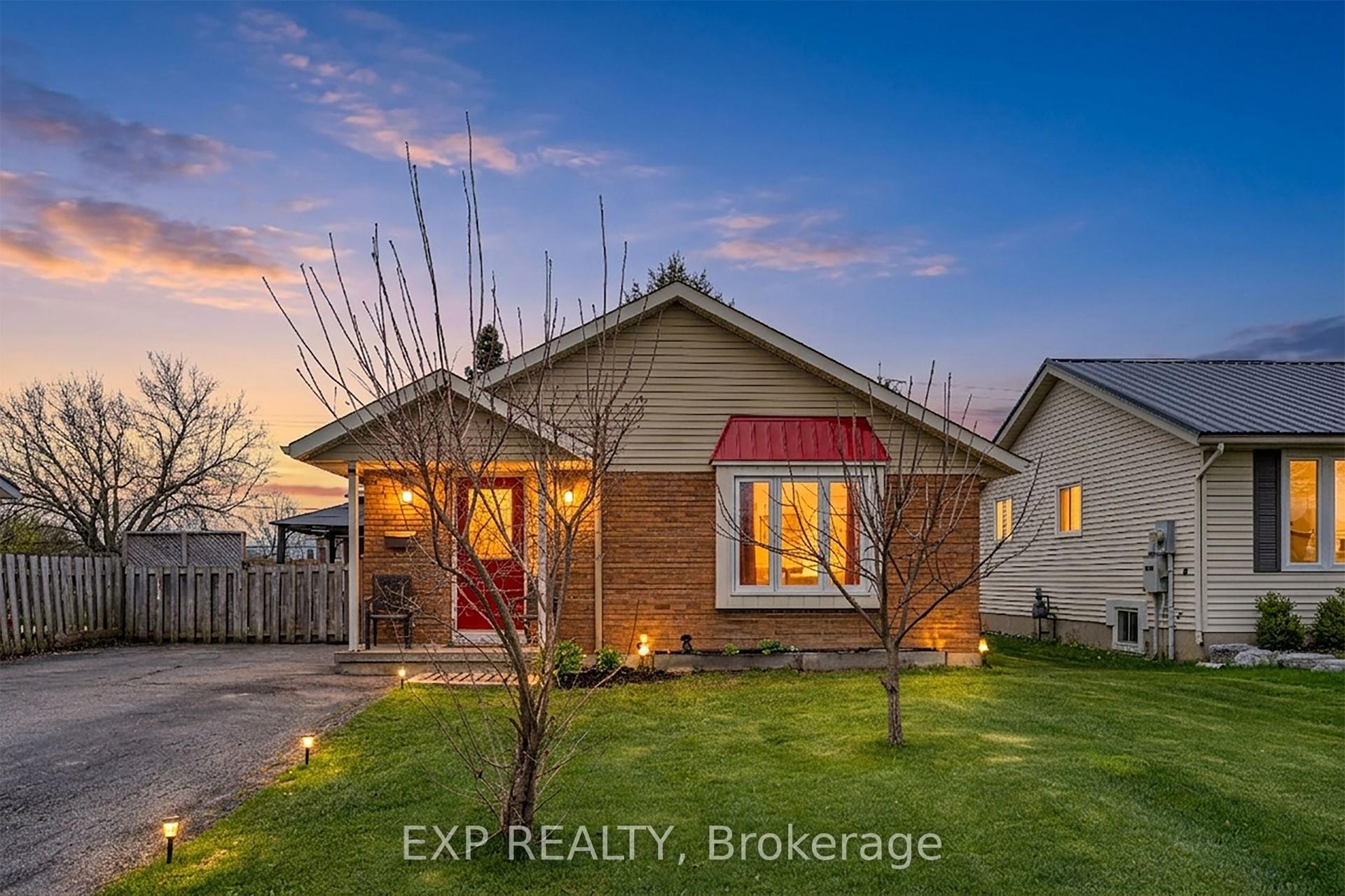 8 Abbott Lane — photo 1