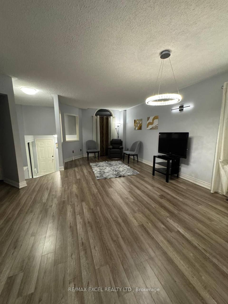 425 Elmwood Court Room #Room, Oshawa — Detached for lease, photo 1