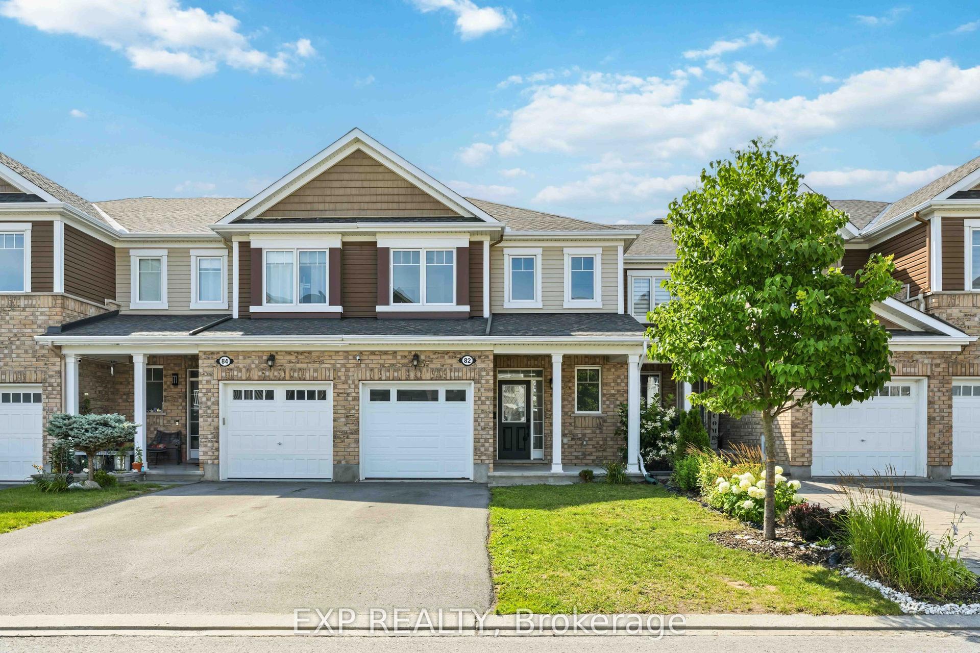82 Buffalograss Crescent, Barrhaven — Townhouse for sale, photo 1