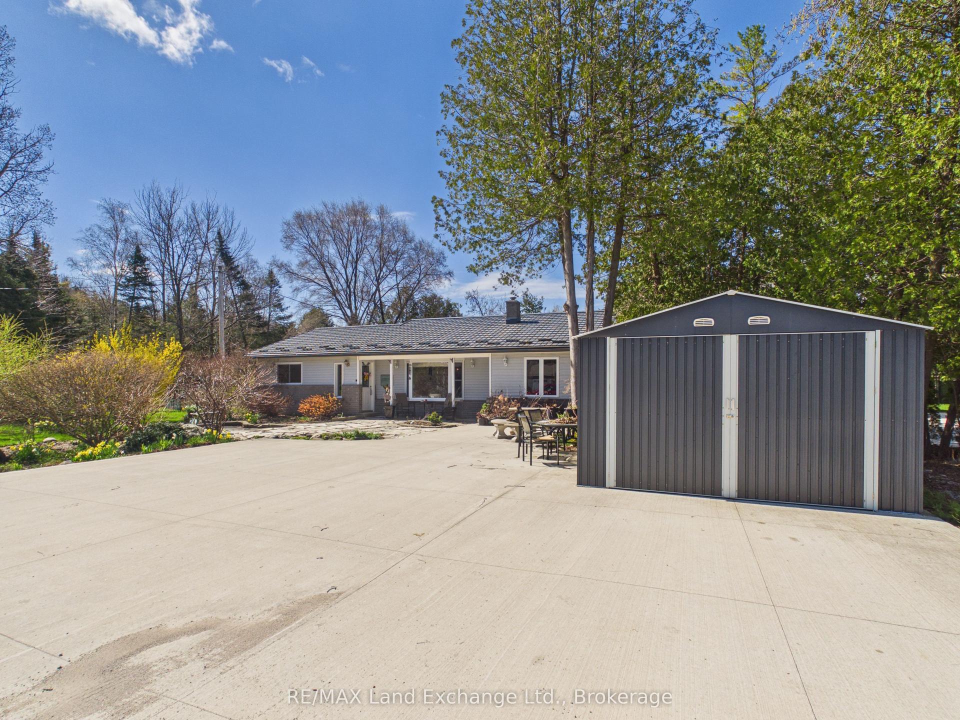 15 North Cedar Lane — photo 1