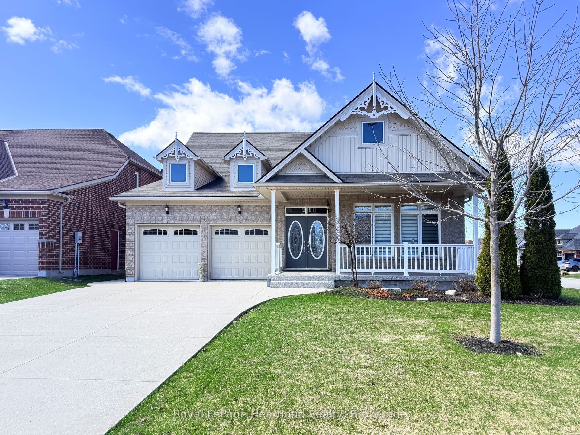 10 Macpherson Avenue — photo 1