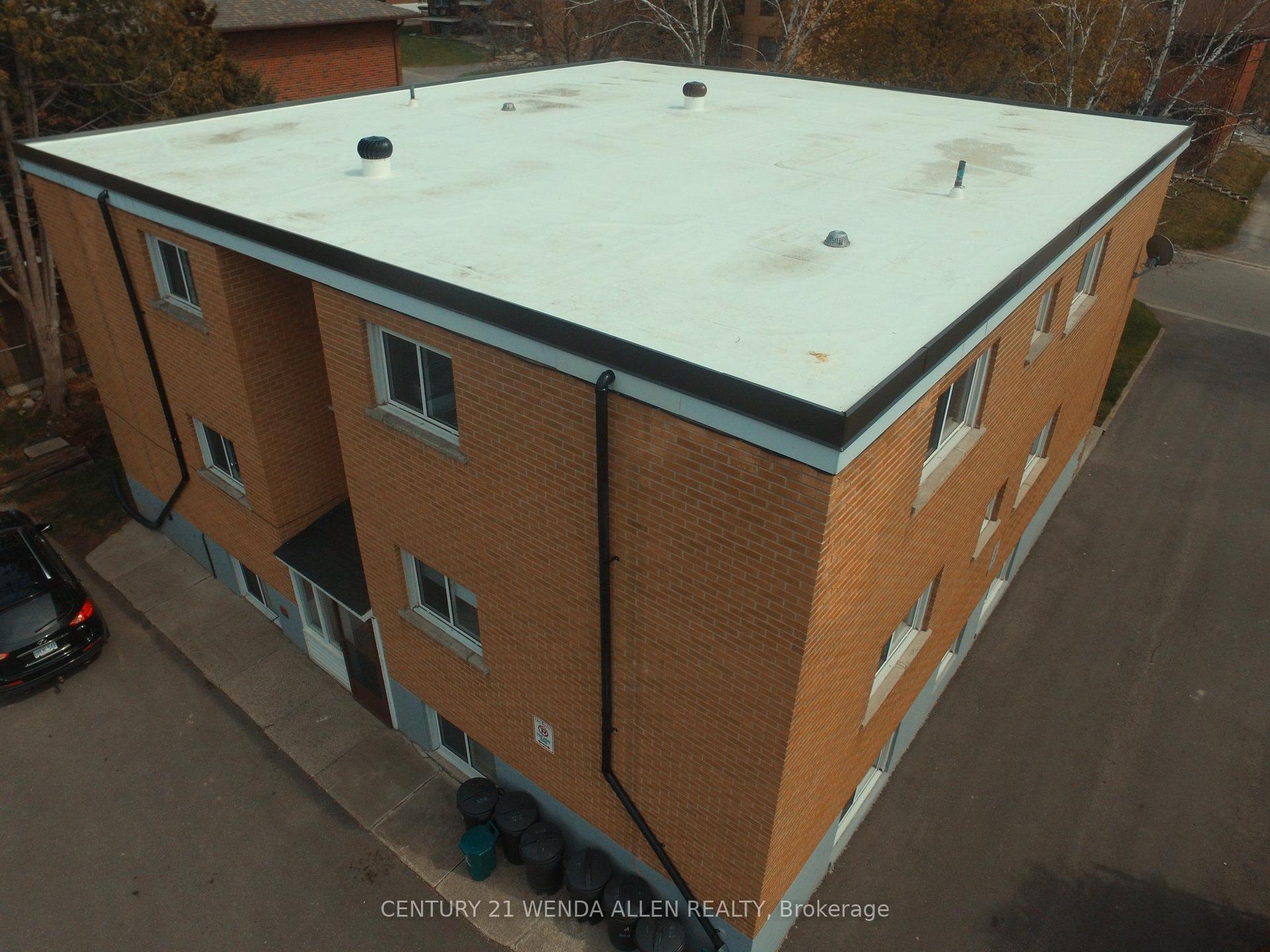 558 Lansdowne Drive — photo 1