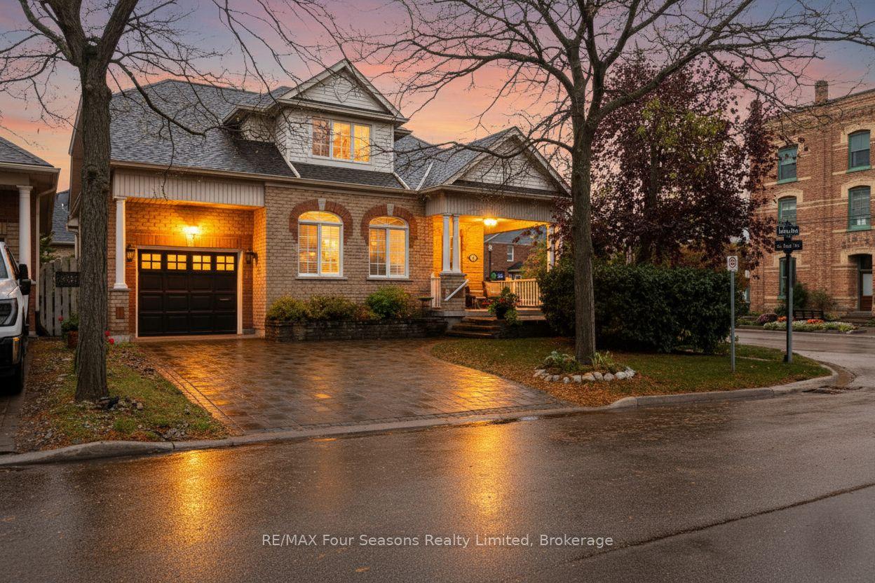 2 Callary Crescent — photo 1