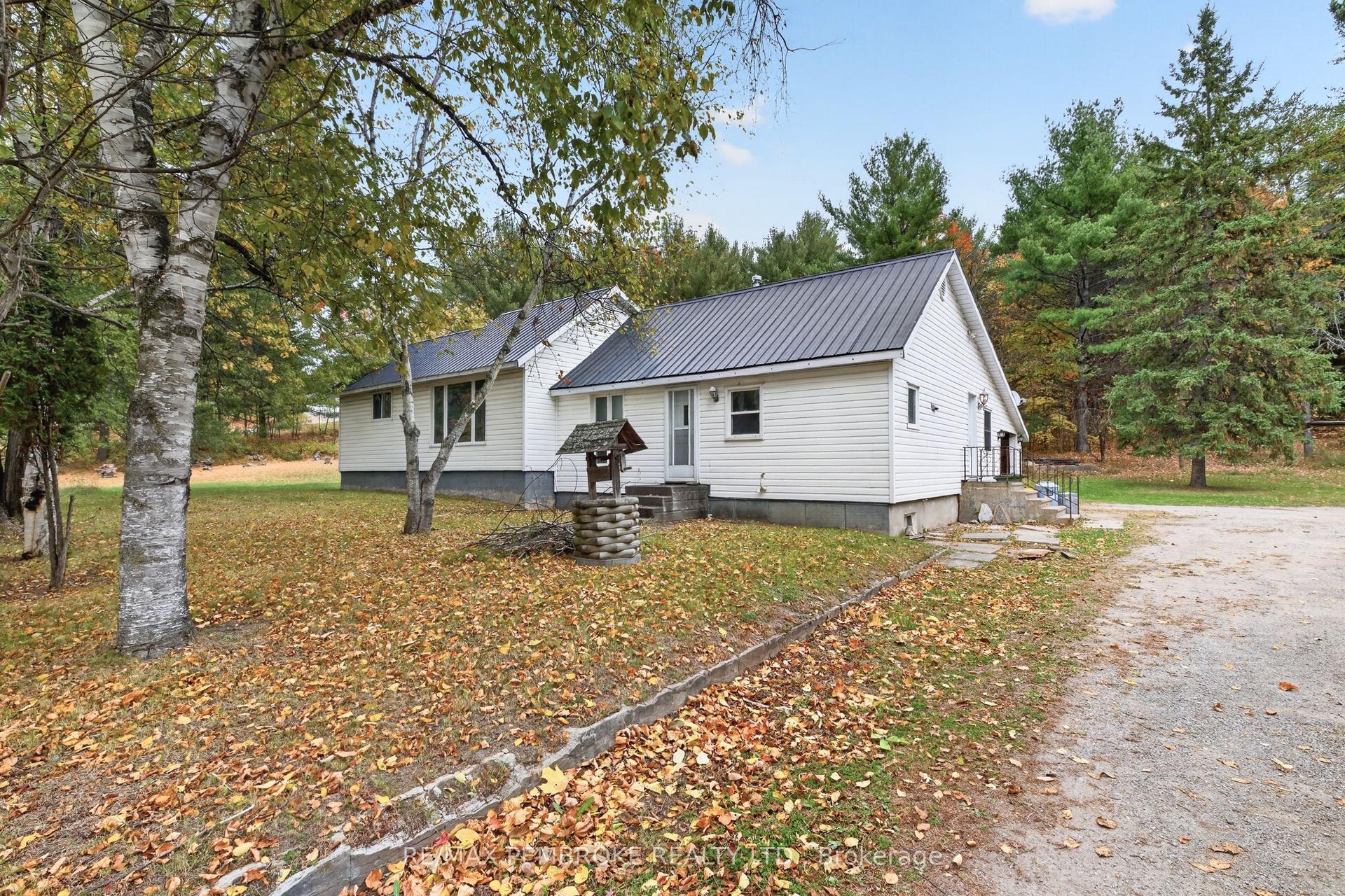 39326 Highway 41 Highway, Laurentian Valley — Detached for sale, photo 1