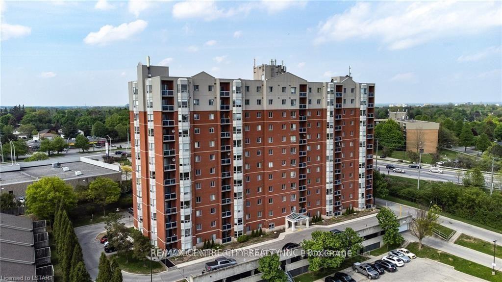 30 Chapman Court 401 #401 — photo 1