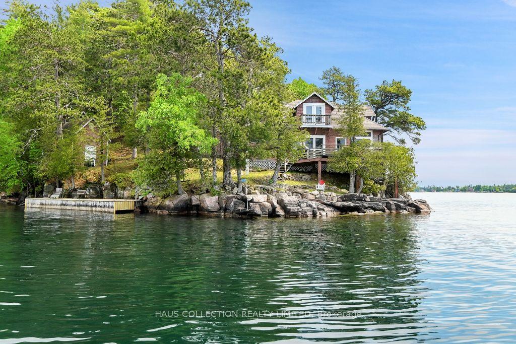 1 LITTLE GRENADIER Island — photo 1