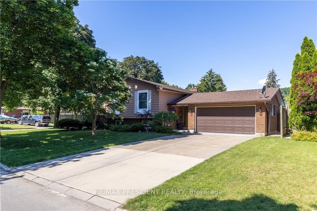 45 Royal Oak Drive — photo 1