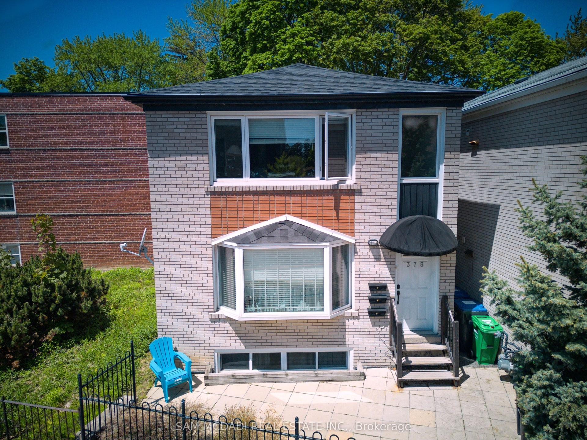 378 Lakeshore Road W — photo 1