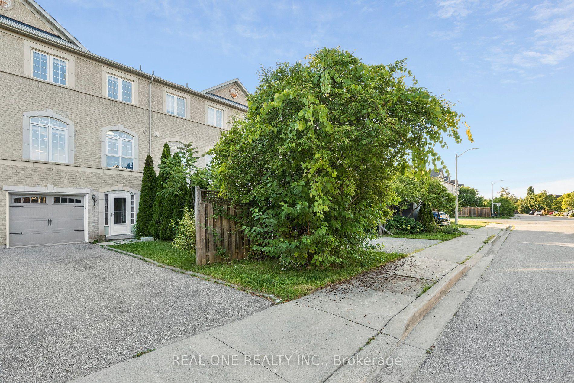 2350 Sutton Drive, Burlington — Townhouse for sale, photo 1