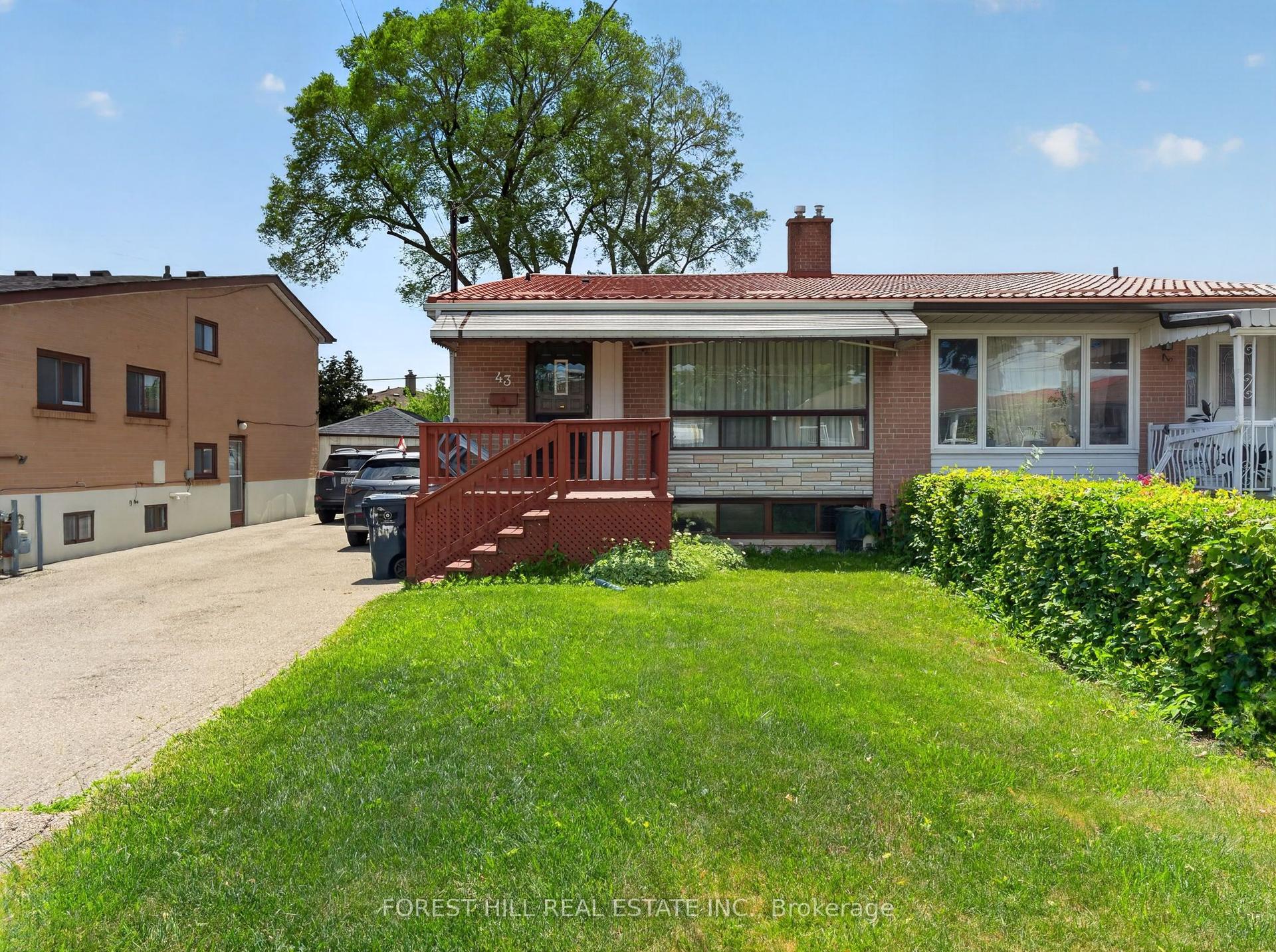 43 Lanyard Road — photo 1