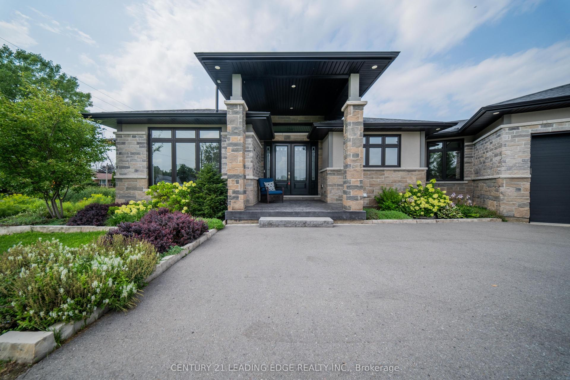 9 Leaside Street, Prince Edward County — Detached for sale, photo 1