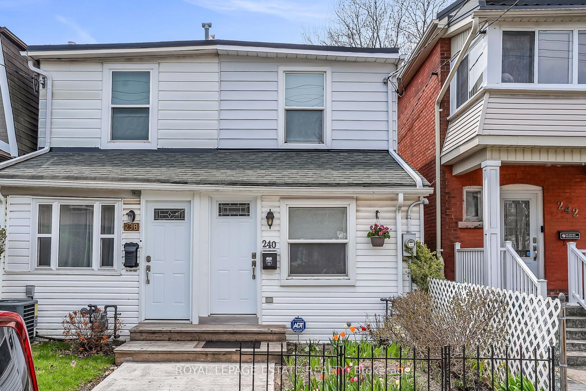 240 Cedarvale Avenue — photo 1