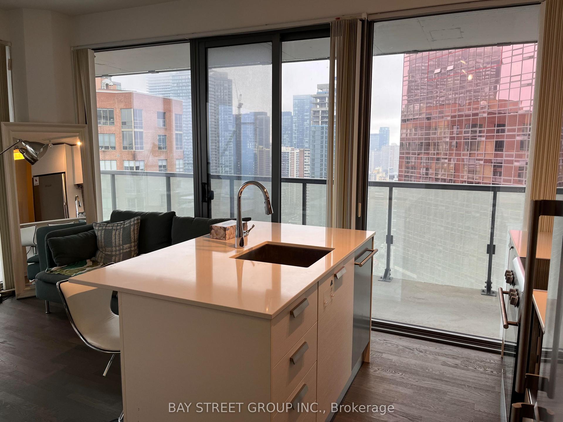 57 St. Joseph Street 2510 #2510, Toronto — Condo for lease, photo 1