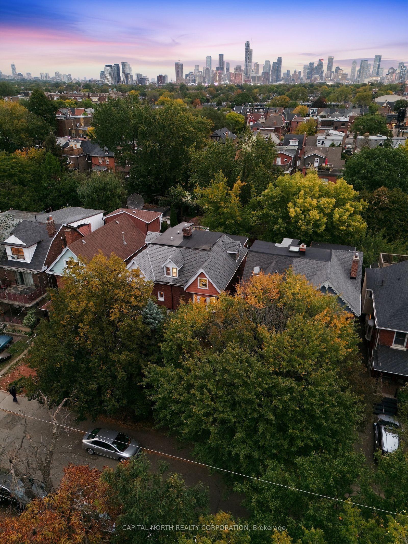 17 Delaware Avenue, Toronto — Semi-Detached for sale, photo 1