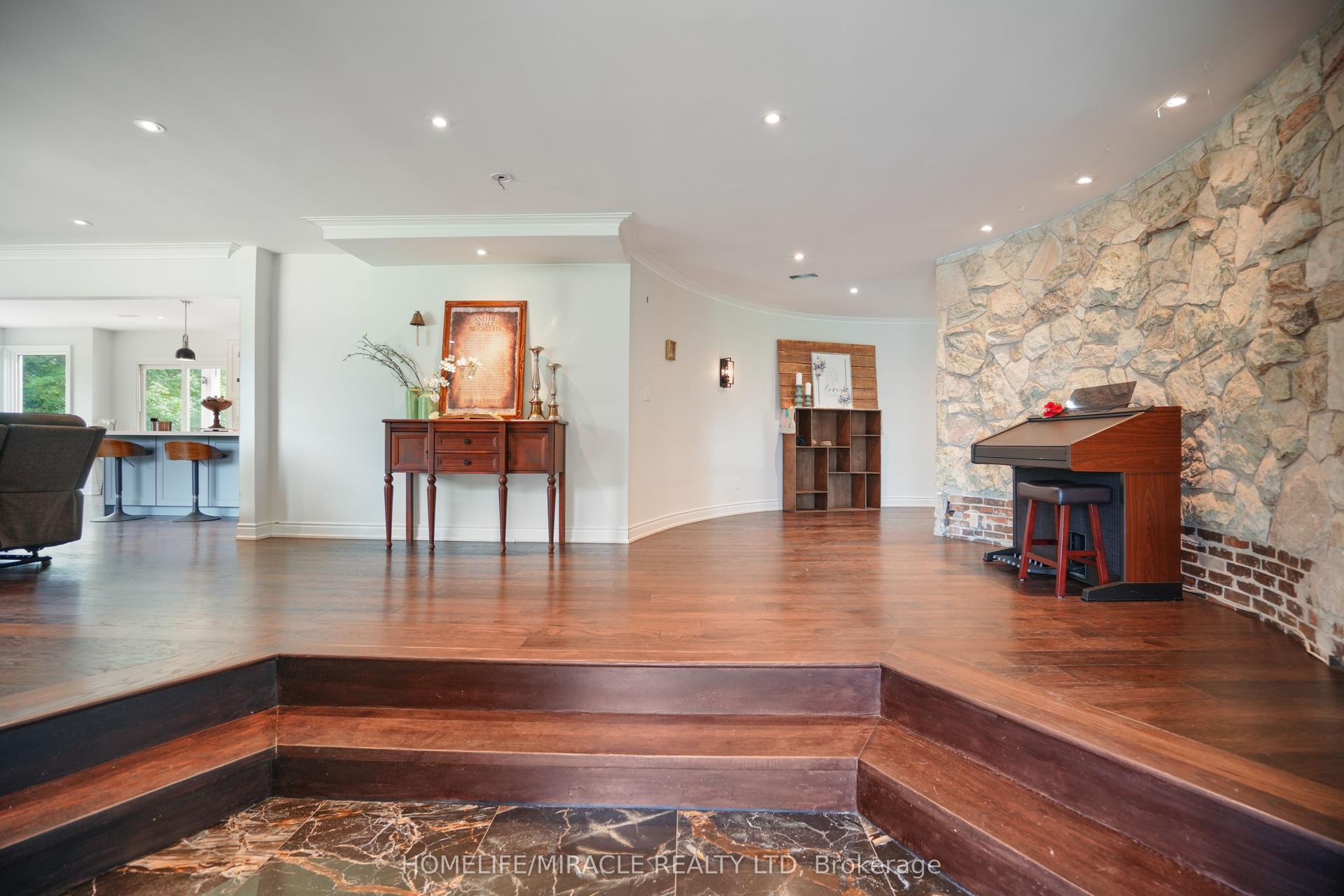 19 Tanglewood Drive, Caledon — Detached for sale, photo 1