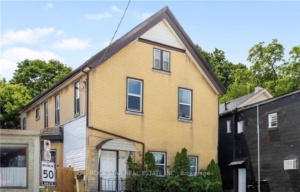 235 Hamilton Road, London East — Multiplex for sale, photo 1