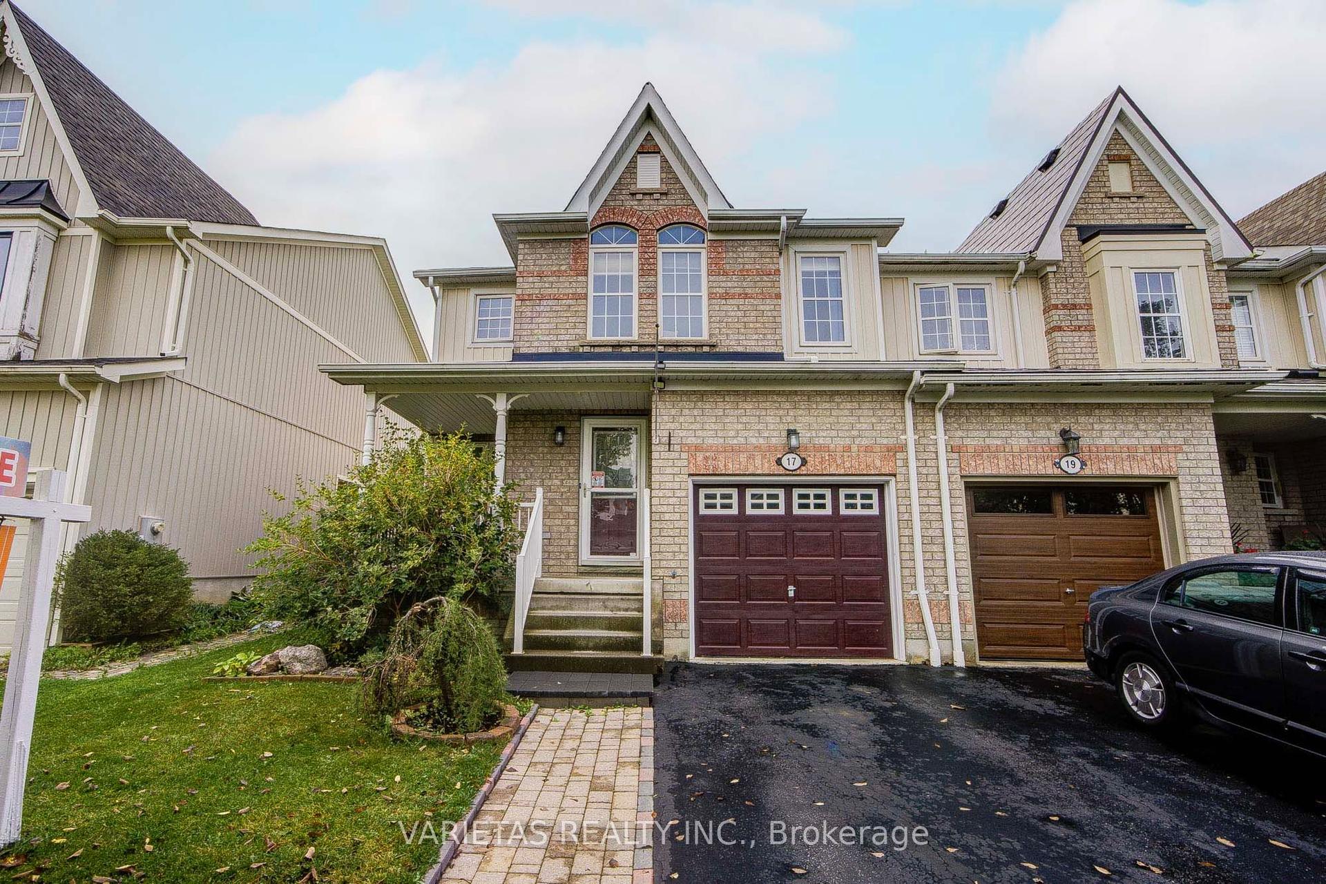 17 Barchester Crescent, Whitby — Townhouse for sale, photo 1